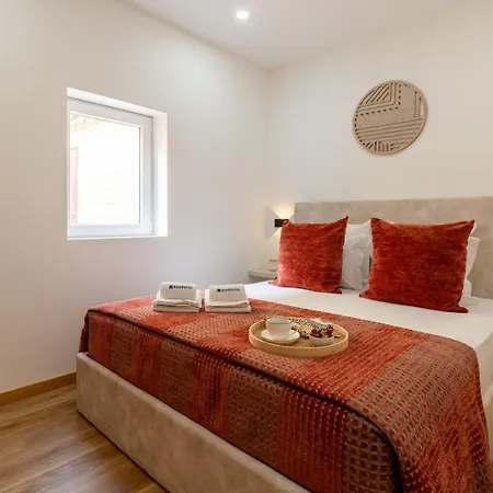 Bright & Spacious Flat In By Hostwise Apartman *