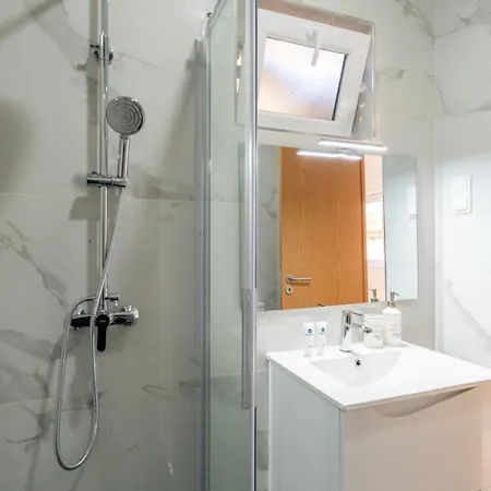 Bright & Spacious Flat In By Hostwise *