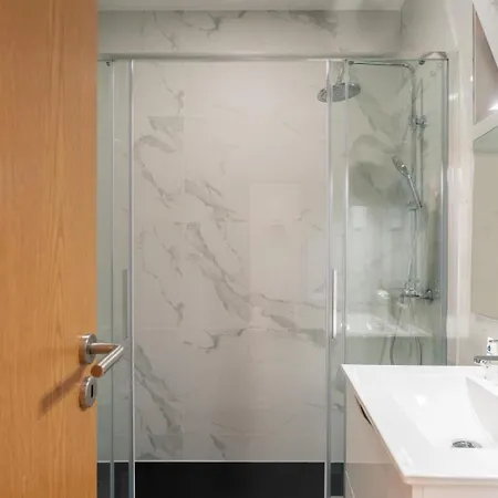 Bright & Spacious Flat In By Hostwise * Matosinhos