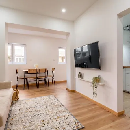 Bright & Spacious Flat In By Hostwise Apartman *