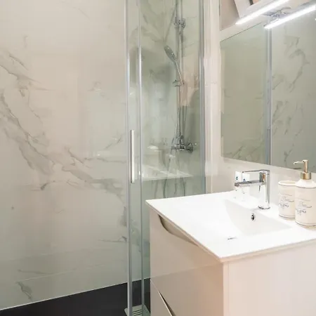 Bright & Spacious Flat In By Hostwise * Matosinhos (Porto)
