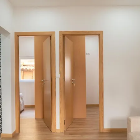 아파트 Bright & Spacious Flat In By Hostwise *