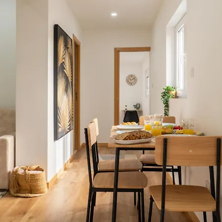 Bright & Spacious Flat In By Hostwise Apartman *