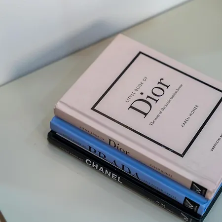 Bright & Spacious Flat In By Hostwise 아파트