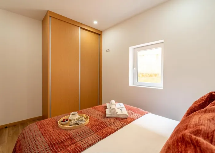 Bright & Spacious Flat In By Hostwise