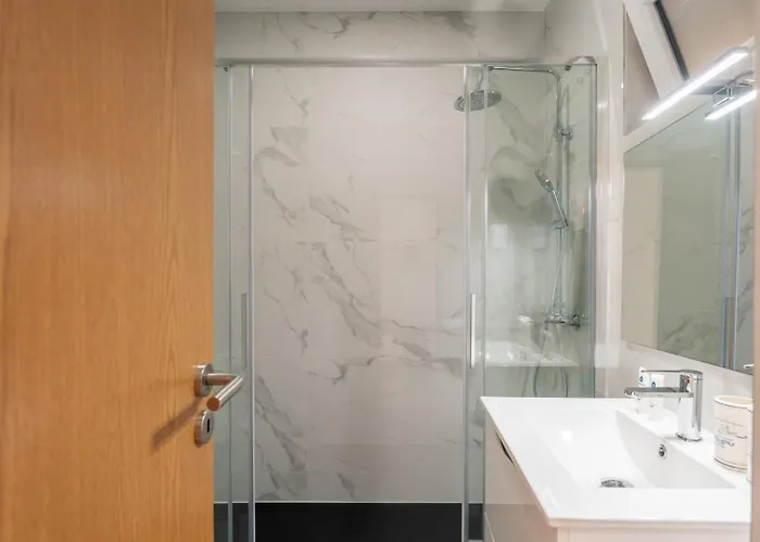 Bright & Spacious Flat In By Hostwise * Matosinhos (Porto)