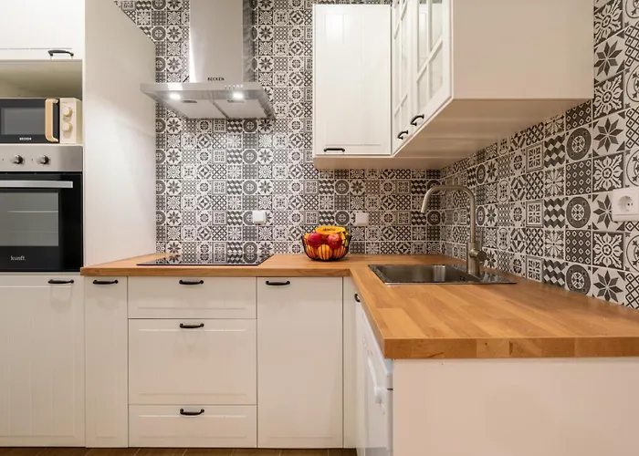 Bright & Spacious Flat In By Hostwise