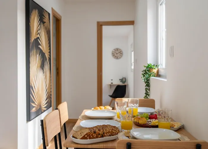 Bright & Spacious Flat In By Hostwise