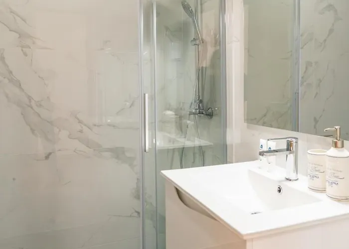 Bright & Spacious Flat In By Hostwise * Matosinhos (Porto)